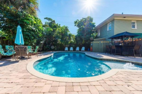Resort-style Estate w/ Pvt Guest Suites- Sleeps 15